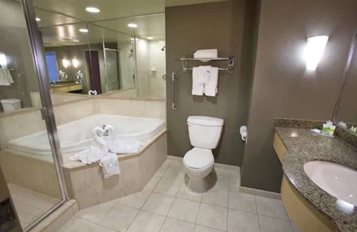 Fallsview Hotel | Oakes Hotel Overlooking the Falls