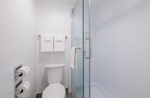 Rochester Hotel | Oakfield Hotel & Suites, Ascend Collection, Rochester-Pittsford NY