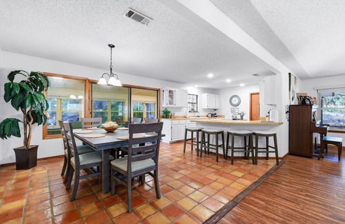 Scenic Oaks House | Oakhaven - A Birdy Vacation Rental