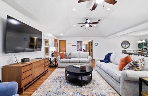 Scenic Oaks House | Oakhaven - A Birdy Vacation Rental