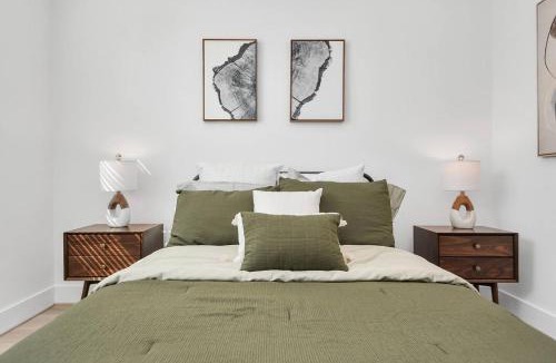 South Central Houston House | OakHaven- Centrally located, near downtown and TMC - Sleeps 10 - 3br3ba