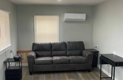 Valley Road House | Oakhill Oasis guest house