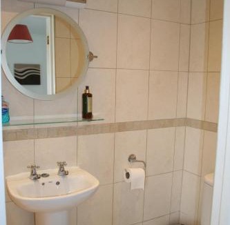 Gatwick Bed & Breakfast | Oakhurst Gatwick Traditional English B&B & bookable Holiday parking deals GATWICK transport