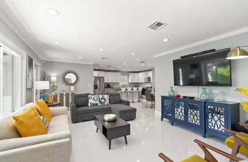 Central Corals House | Oakland By The Sea 3BD/pool/BBQ/10 min to beach.