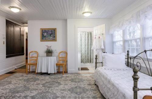 Asheville Bed & Breakfast | Oakland Cottage Bed and Breakfast