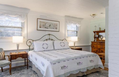 Asheville Bed & Breakfast | Oakland Cottage Bed and Breakfast