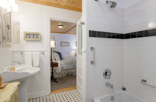 Asheville Bed & Breakfast | Oakland Cottage Bed & Breakfast