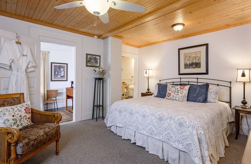 Asheville Bed & Breakfast | Oakland Cottage Bed & Breakfast