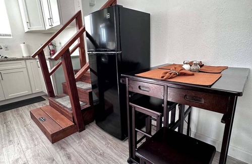 Longfellow Cottage | Oakland Cottage Near Foodie Central