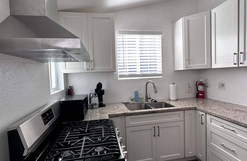 Longfellow Cottage | Oakland Cottage Near Foodie Central