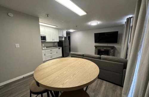 Oakland City Hotel | Oakland Courtyard