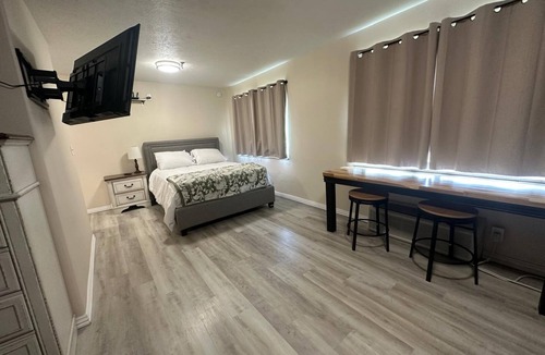 Oakland City Hotel | Oakland Courtyard