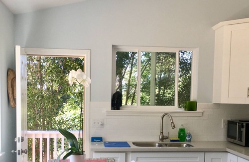 Oakland House | Oakland Garden Bay Hills Home w/ Bottle of Wine and Goodies