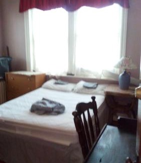 Arcola House | OAKLAND Guest House