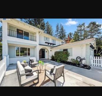 Skyline-Hillcrest Estates House | Oakland skyline