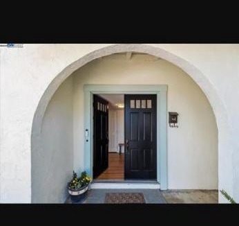 Skyline-Hillcrest Estates House | Oakland skyline