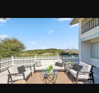 Skyline-Hillcrest Estates House | Oakland skyline