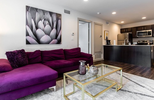 Oak Lawn Apartment | Oaklawn Luxury Stay!