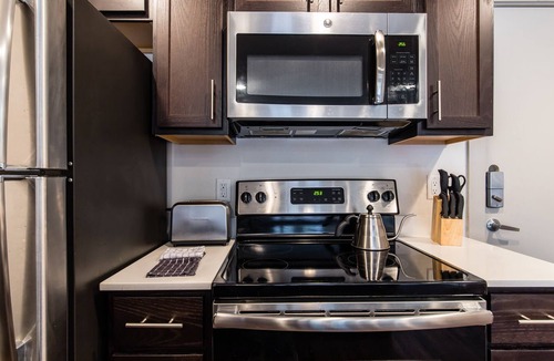 Oak Lawn Apartment | Oaklawn Luxury Stay!