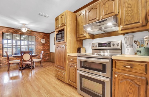 Vernon House | Oaklawn Retreat -4BR -Sleeps 8