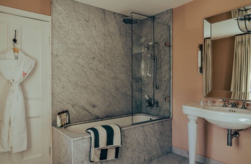 Fifield Hotel | Oakley Court