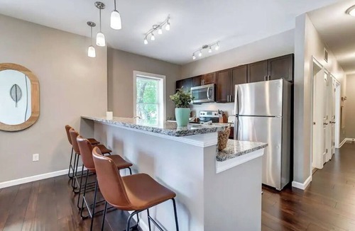 Oakley Condo | Oakley Square Sleeps 5-Fully Remodeled-Walkable