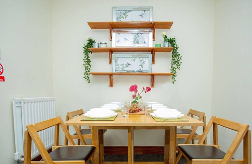 Corby House | Oakley View 5 Person Comfortable Accommodation