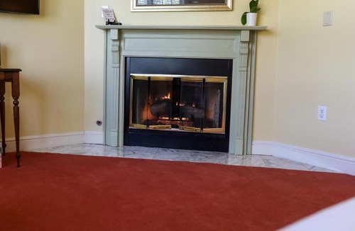 Plum Bed & Breakfast | Oakmont Inn
