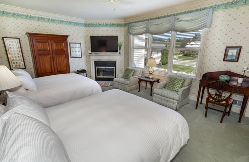 Plum Bed & Breakfast | Oakmont Inn
