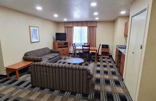Oakridge Hotel | Oakridge Inn & Suites