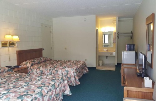 Newaygo Hotel | Oakridge Motel