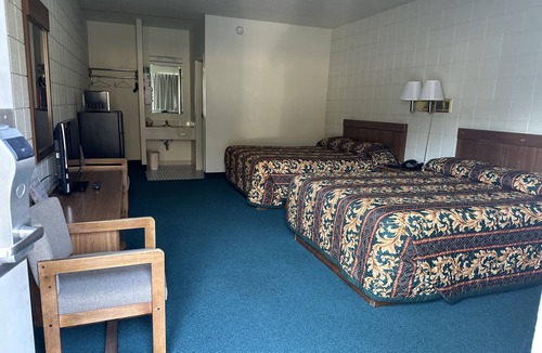 Newaygo Hotel | Oakridge Motel