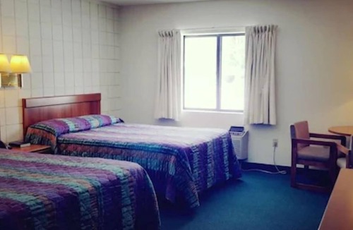 Newaygo Hotel | Oakridge Motel