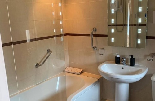 Castle Bytham Hotel | Oakrooms