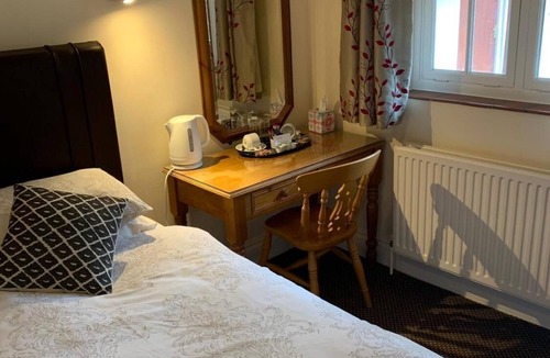 Castle Bytham Hotel | Oakrooms