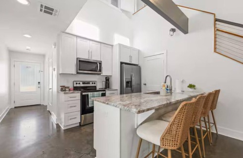 Milton House | Oaks Cottages Modern 2BR Retreat