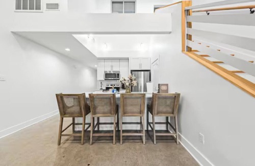 Milton House | Oaks Cottages Modern 2BR Retreat