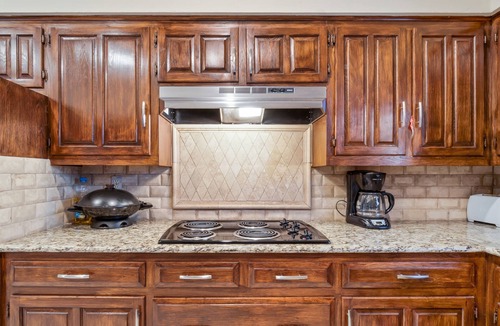 Far North Dallas House | >Oaks Manor< POOL! Large Luxury 5 BR House! Great Beds. Upscale quiet area! ERUV