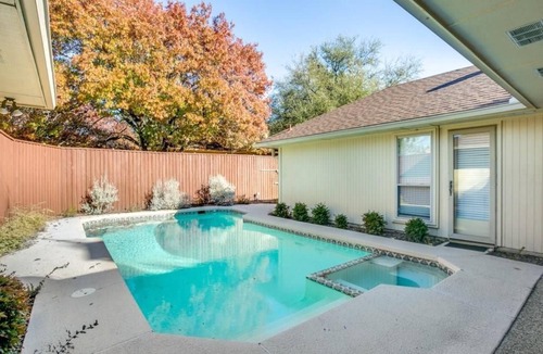 Far North Dallas House | >Oaks Manor< POOL! Large Luxury 5 BR House! Great Beds. Upscale quiet area! ERUV