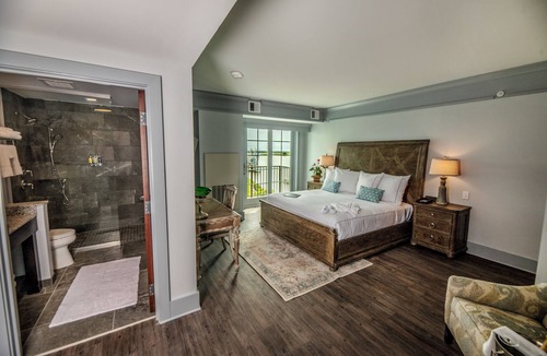 Darien Hotel | Oaks on the River