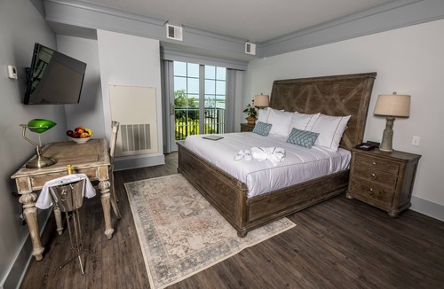 Darien Hotel | Oaks on the River