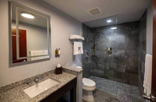 Darien Hotel | Oaks on the River