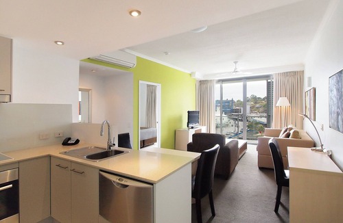 South Townsville Apartment | Oaks Townsville Gateway Suites