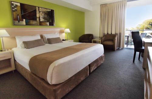 South Townsville Apartment | Oaks Townsville Gateway Suites