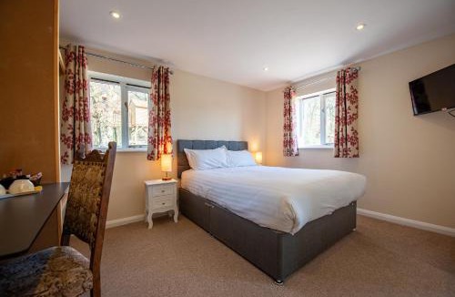 Upper Harbledown Bed & Breakfast | Oakside Lodge Guest House
