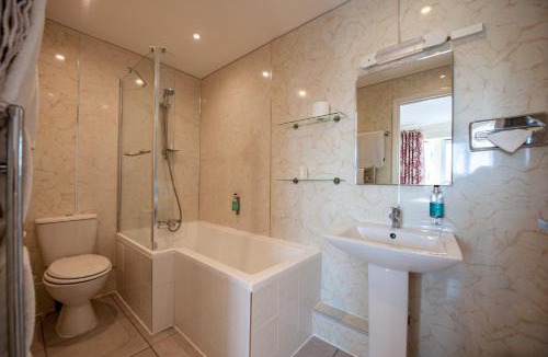 Upper Harbledown Bed & Breakfast | Oakside Lodge Guest House