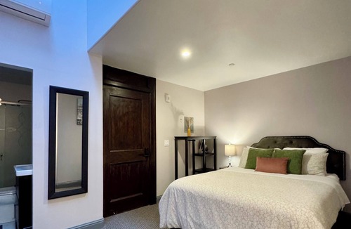 Downtown Oakland Hotel | Oaktown Roost