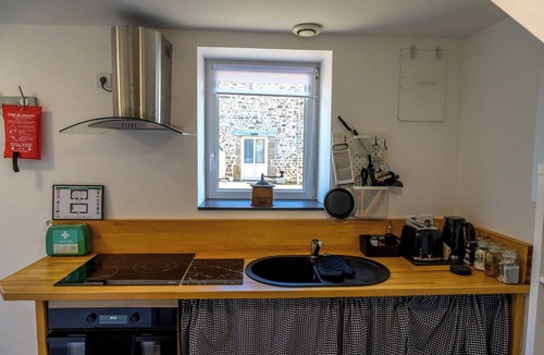 Montenay House | Oaktree Cottage – A Peaceful Country Escape