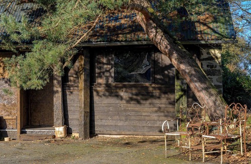 Montenay House | Oaktree Cottage – A Peaceful Country Escape