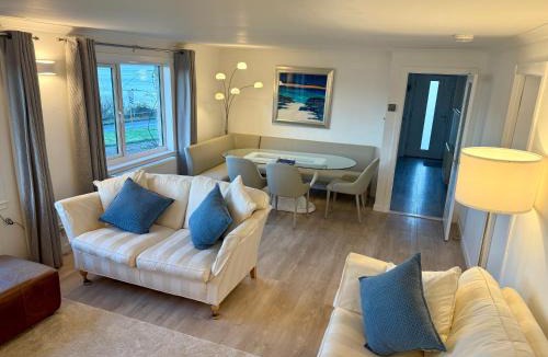 Cairndow House | Oaktree Cottage, overlooking Loch Fyne